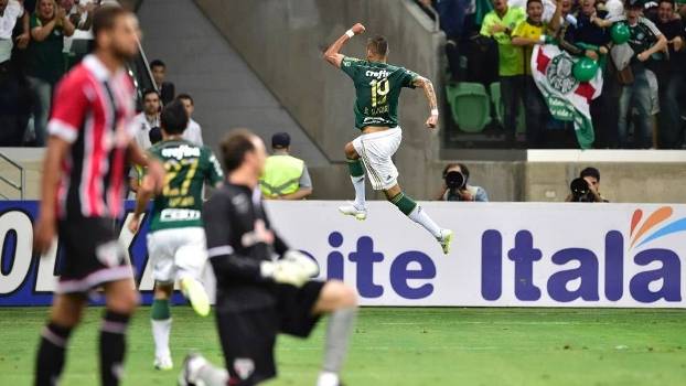 Foto: Rafael Marques comemora 4º do Palmeiras na goleada sobre o SPFC. Créditos: Gazeta Press